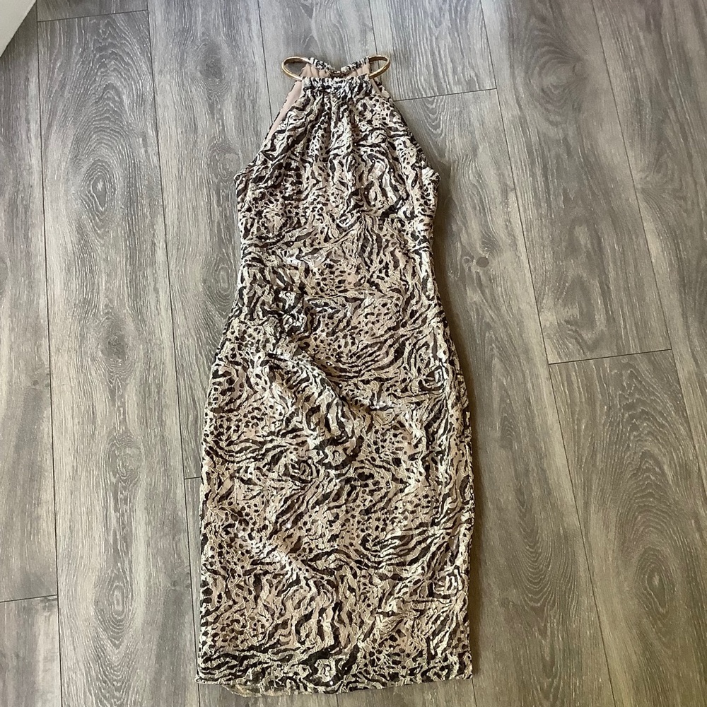 XSCAPE dress size 4 color gold and black.
